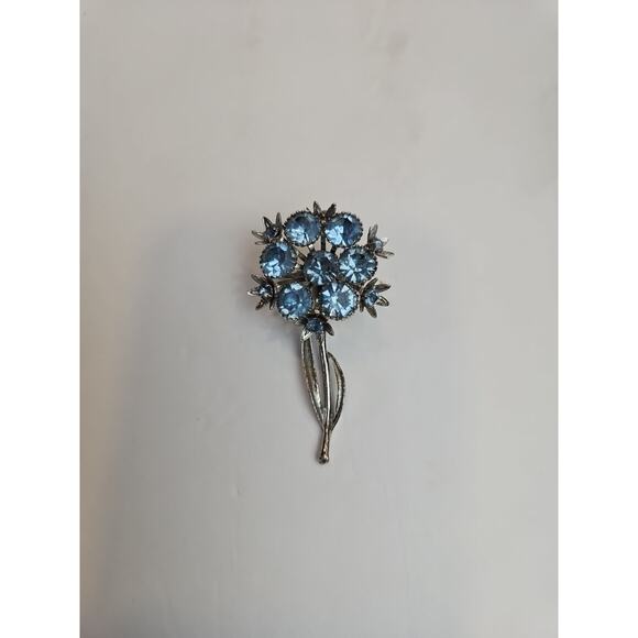 Vintage silver tone metal Baby Blue Crystal Rhinestones Flower Pin Brooch - Picture 1 of 3
